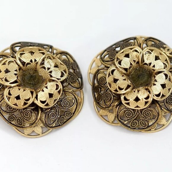 CHANEL CC Logo Green Gripoix Filigree Camellia Earrings Gold Tone 01A Auth w/Box - Picture 11 of 16